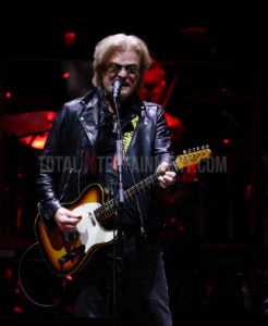 Daryl Hall, John Oates, Manchester, TotalNtertainment, Music, Review, Stephen Farrell