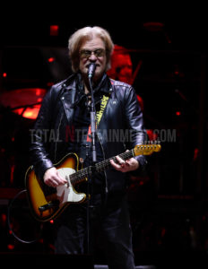 Daryl Hall, John Oates, Manchester, TotalNtertainment, Music, Review, Stephen Farrell