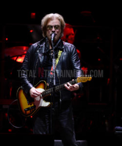 Daryl Hall, John Oates, Manchester, TotalNtertainment, Music, Review, Stephen Farrell