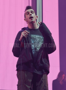 The 1975, First Direct Arena, Leeds, TotalNtertainment, Music, Review, Stephen Farrell