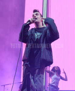 The 1975, First Direct Arena, Leeds, TotalNtertainment, Music, Review, Stephen Farrell