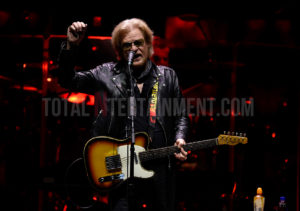 Daryl Hall, John Oates, Manchester, TotalNtertainment, Music, Review, Stephen Farrell