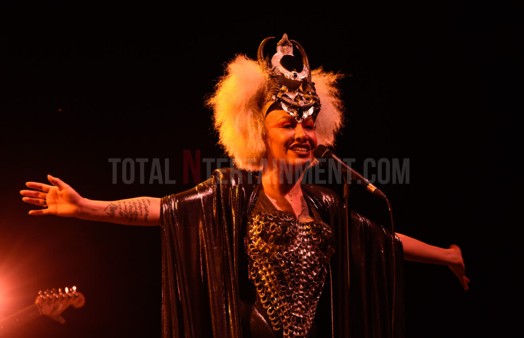 Lady Blackbird, Music, Live Event, Leeds, First Direct Arena, TotalNtertainment