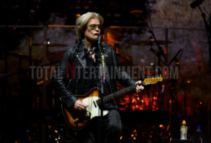 Daryl Hall, John Oates, Manchester, TotalNtertainment, Music, Review, Stephen Farrell