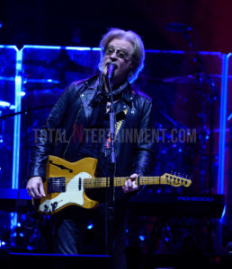 Daryl Hall, John Oates, Manchester, TotalNtertainment, Music, Review, Stephen Farrell