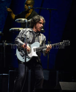 Daryl Hall, John Oates, Manchester, TotalNtertainment, Music, Review, Stephen Farrell