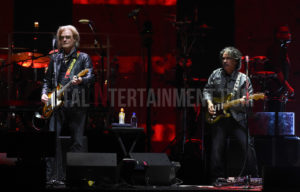 Daryl Hall, John Oates, Manchester, TotalNtertainment, Music, Review, Stephen Farrell