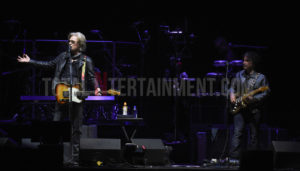 Daryl Hall, John Oates, Manchester, TotalNtertainment, Music, Review, Stephen Farrell