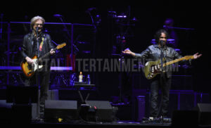 Daryl Hall, John Oates, Manchester, TotalNtertainment, Music, Review, Stephen Farrell