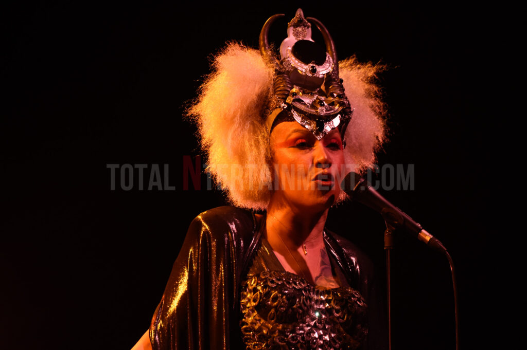 Lady Blackbird, Music, Live Event, Leeds, First Direct Arena, TotalNtertainment