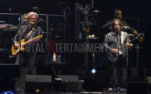 Daryl Hall, John Oates, Manchester, TotalNtertainment, Music, Review, Stephen Farrell