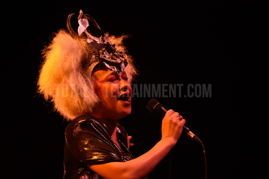 Lady Blackbird, Music, Live Event, Leeds, First Direct Arena, TotalNtertainment