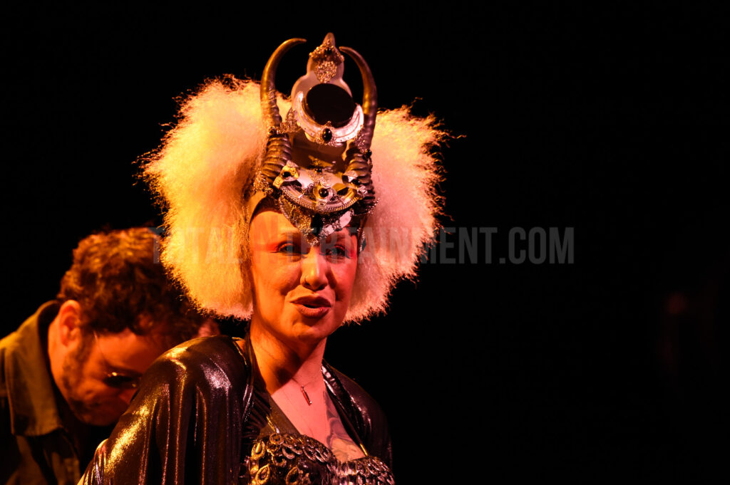 Lady Blackbird, Music, Live Event, Leeds, First Direct Arena, TotalNtertainment