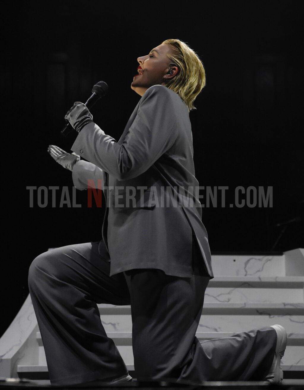 Live Event, Music, Stephen Farrell, Totalntertainment, Self Esteem, Manchester, Albert Hall