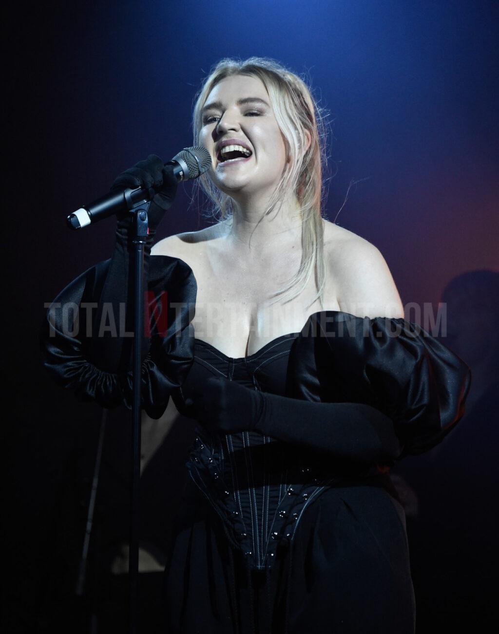 Self Esteem, Manchester, Gorilla, Stephen Farrell, TotalNtertainment, Music, Live Event