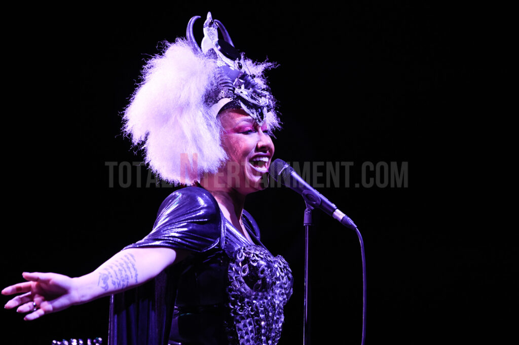 Lady Blackbird, Music, Live Event, Leeds, First Direct Arena, TotalNtertainment