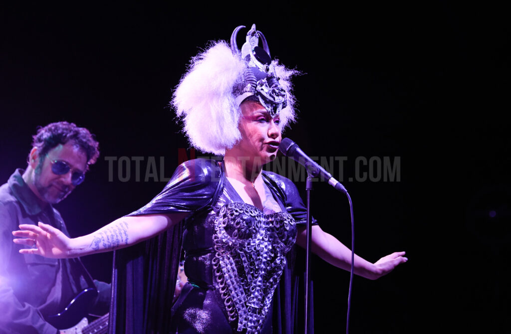 Lady Blackbird, Music, Live Event, Leeds, First Direct Arena, TotalNtertainment