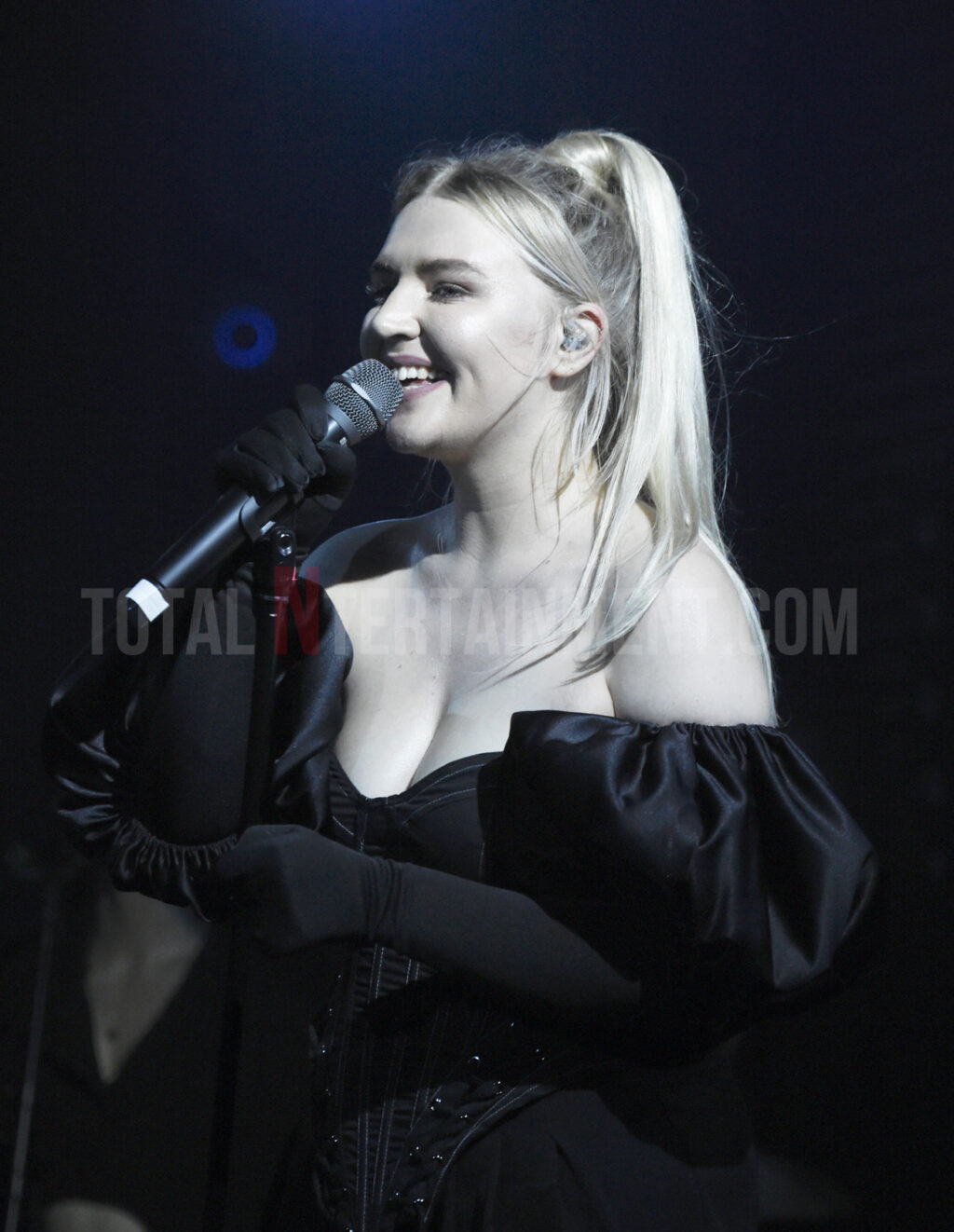 Self Esteem, Manchester, Gorilla, Stephen Farrell, TotalNtertainment, Music, Live Event