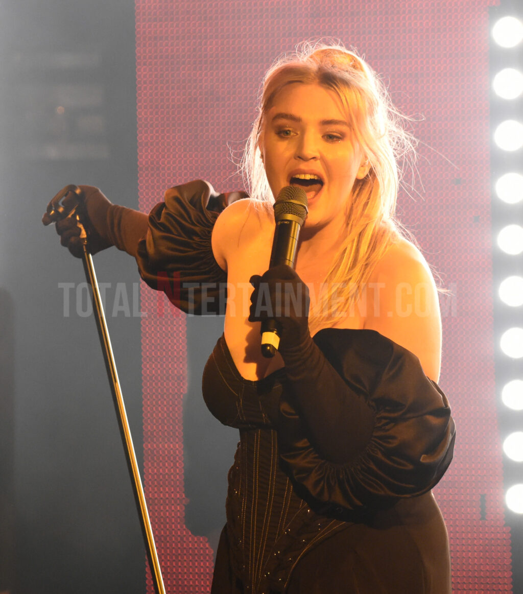 Self Esteem, Manchester, Gorilla, Stephen Farrell, TotalNtertainment, Music, Live Event