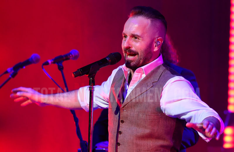 Alfie Boe, Manchester, Stephen Farrell, TotalNtertainment, Review,