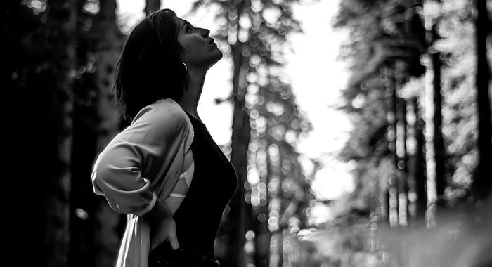 Ali Comerford – releases debut single ‘He Knows’