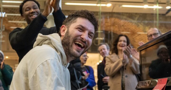 Billy Lockett serenaded visitors at St Pancras