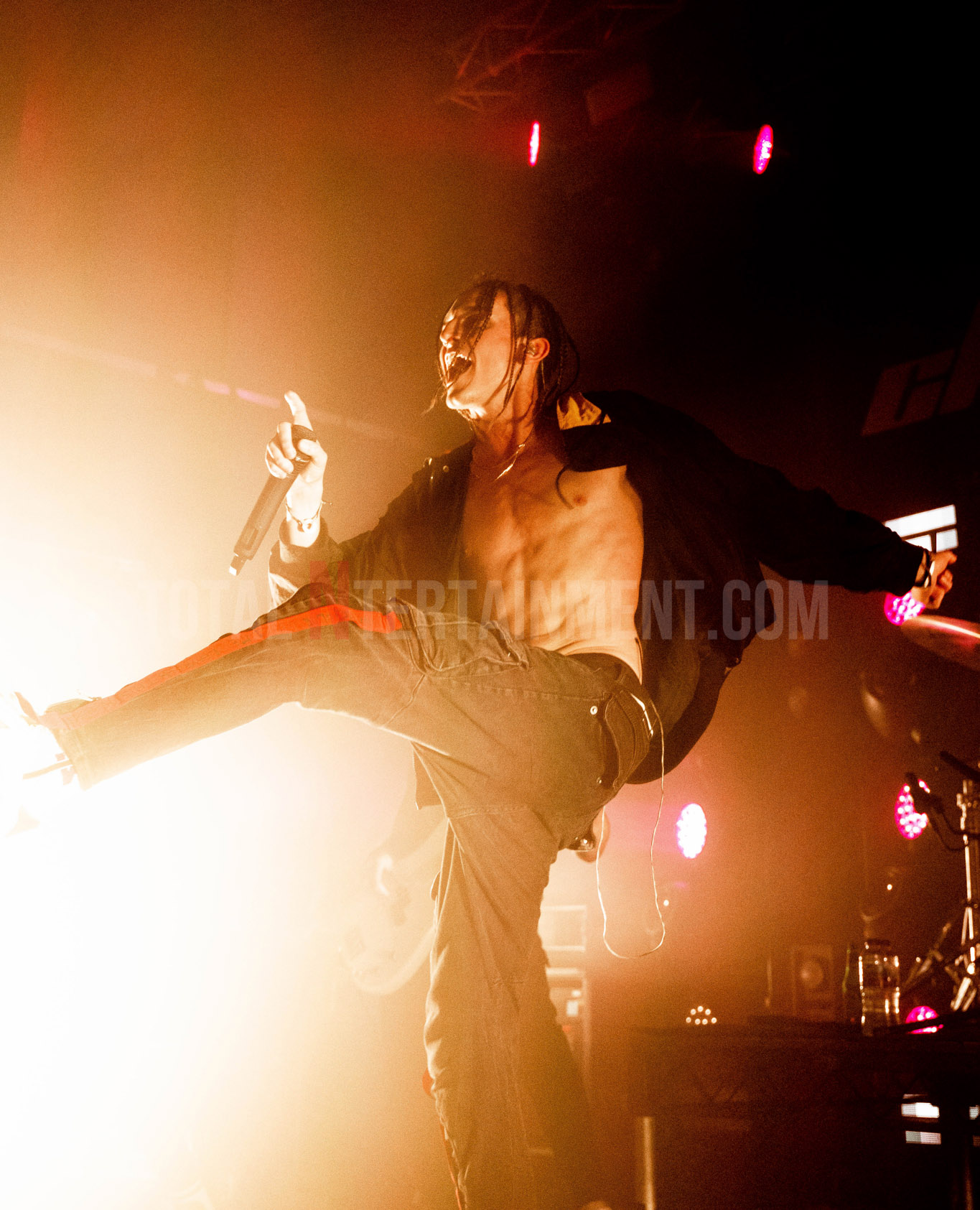 Chase Atlantic Kick off Second Night off PHASES tour to Adoring