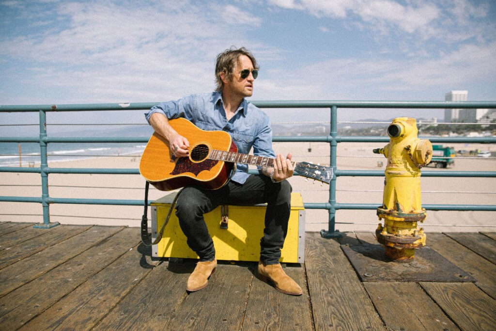 Chris Shiflett, Music News, New Single, Born and Raised, TotalNtertainment