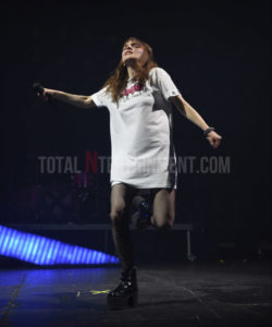 Chvrches, Manchester Apollo, TotalNtertainment, Music, Review, Stephen Farrell