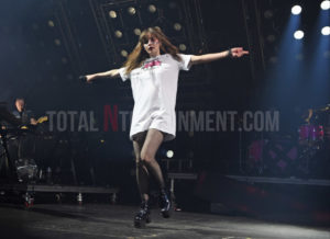 Chvrches, Manchester Apollo, TotalNtertainment, Music, Review, Stephen Farrell