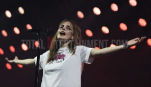 Chvrches, Manchester Apollo, TotalNtertainment, Music, Review, Stephen Farrell