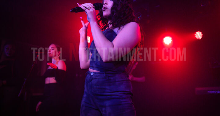 Mae Muller live at Club Academy in Manchester