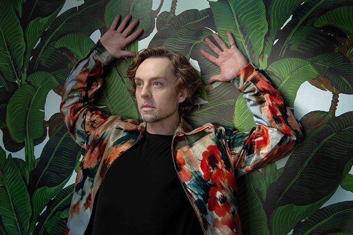 Darren Hayes, Music News, New Single, TotalNtertainment, Let's Try Being In Love