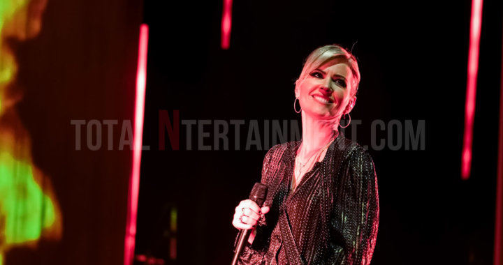 Dido puts on spectacular show at the Apollo in Manchester