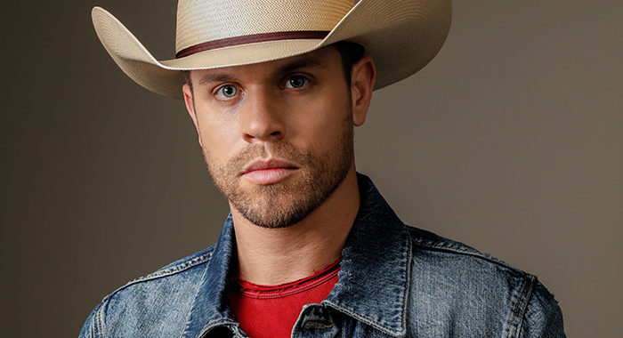 Dustin Lynch Spotlights “Momma’s House”
