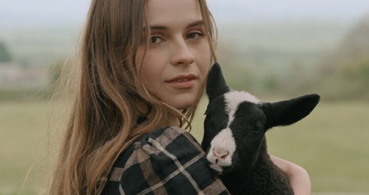 Gabrielle Aplin – ‘Never Be The Same’