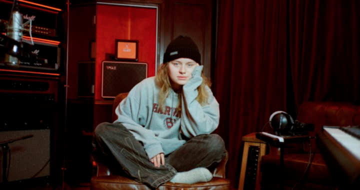 Maggie Rogers classic covered by Girl In Red