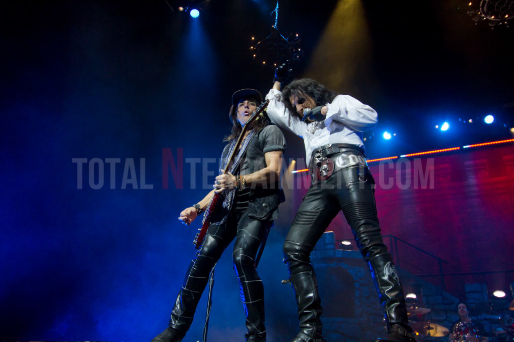 Alice Cooper, TotalNtertainment, Review, Music, Jo Forrest, Leeds, First Direct Arena