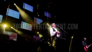 Chris De Burgh, York, Music, Review, Jo Forrest, TotalNtertainment, York Barbican