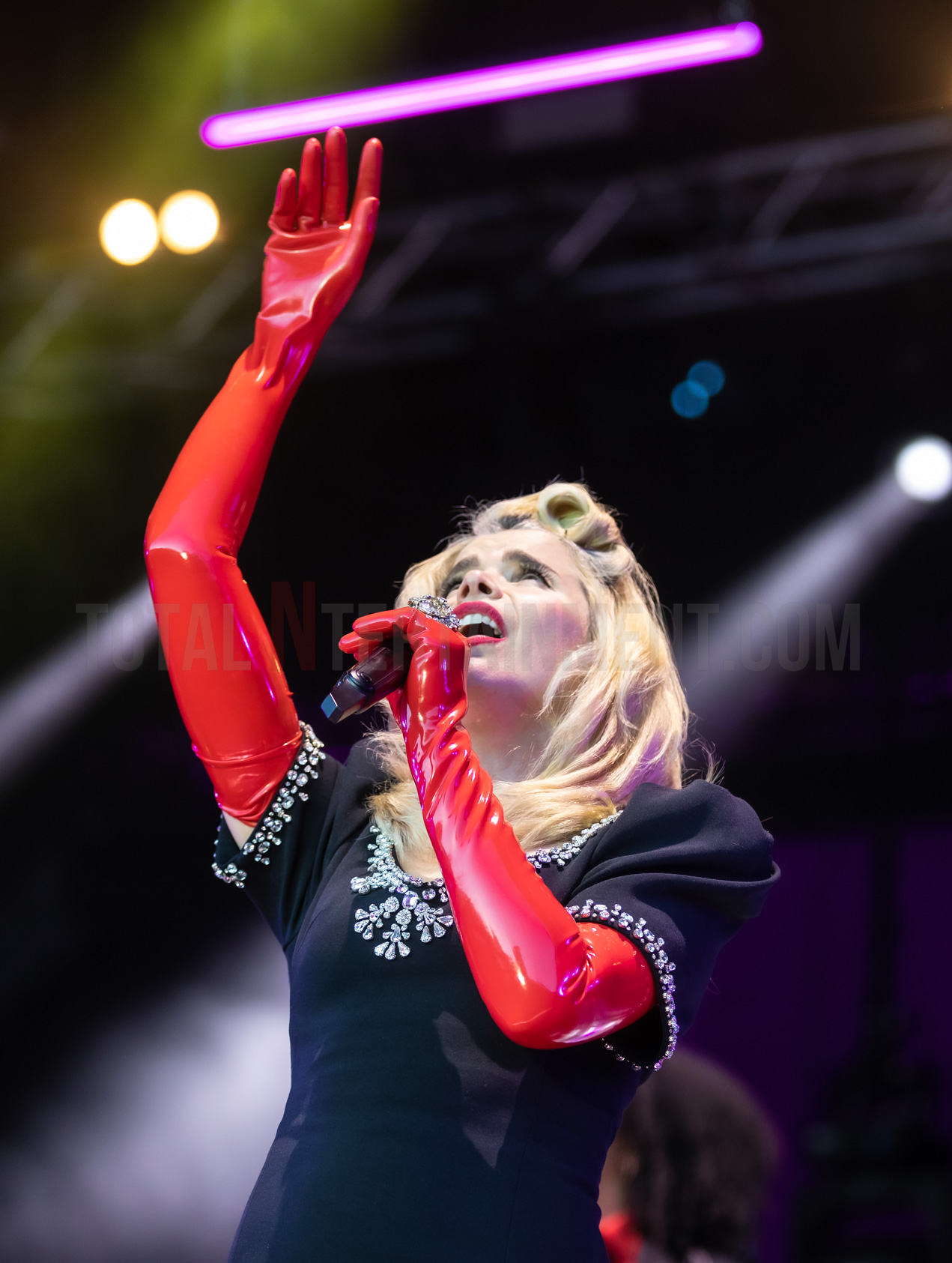 Paloma Faith entertains crowd in Halifax TotalNtertainment