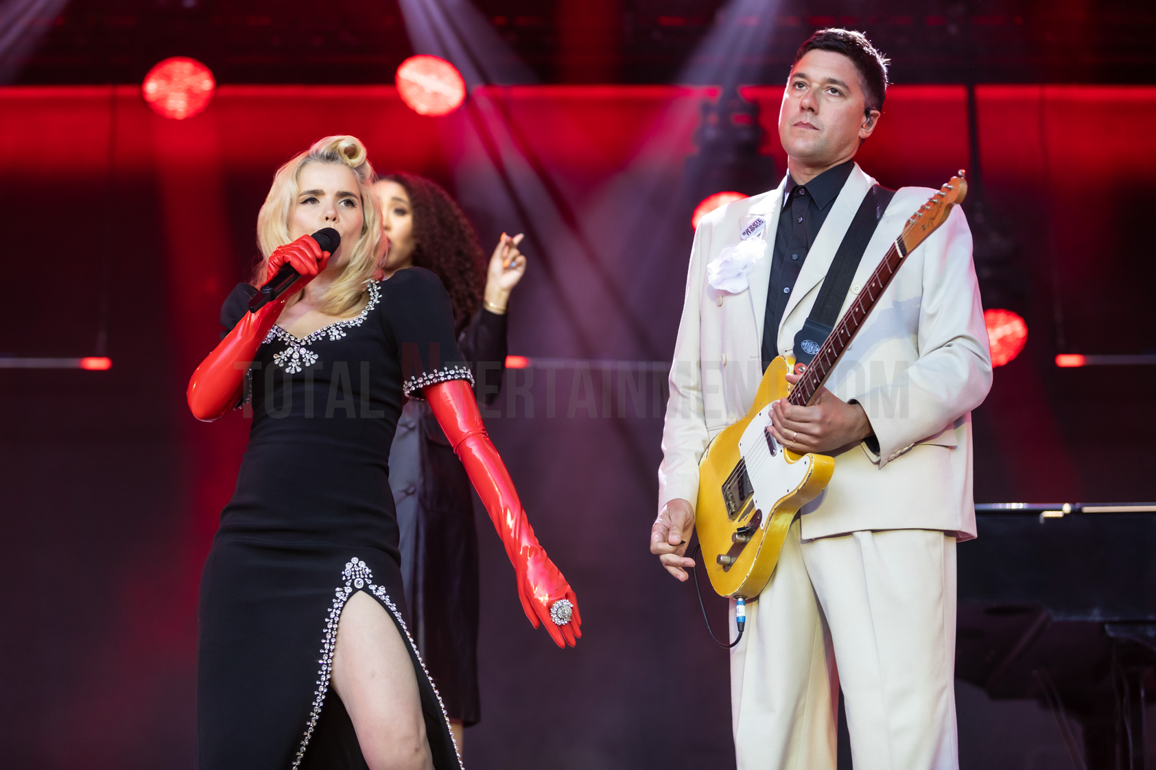 Paloma Faith entertains crowd in Halifax TotalNtertainment
