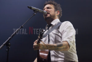 Frank Turner, Leeds, First Direct Arena, Jo Forrest, Review, TotalNtertainment