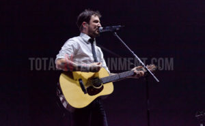 Frank Turner, Leeds, First Direct Arena, Jo Forrest, Review, TotalNtertainment