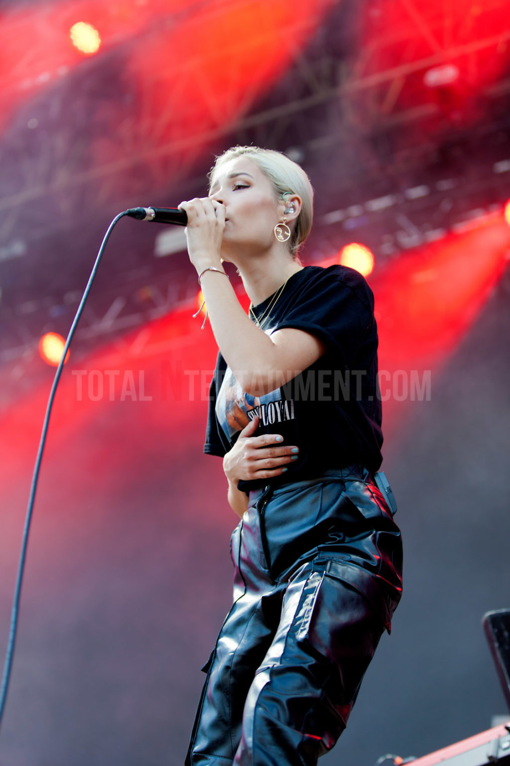 Nina Nesbitt, Scarborough, Review, TotalNtertainment, Music, Open Air Theatre, Jo Forrest