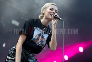 Nina Nesbitt, Scarborough, Review, TotalNtertainment, Music, Open Air Theatre, Jo Forrest