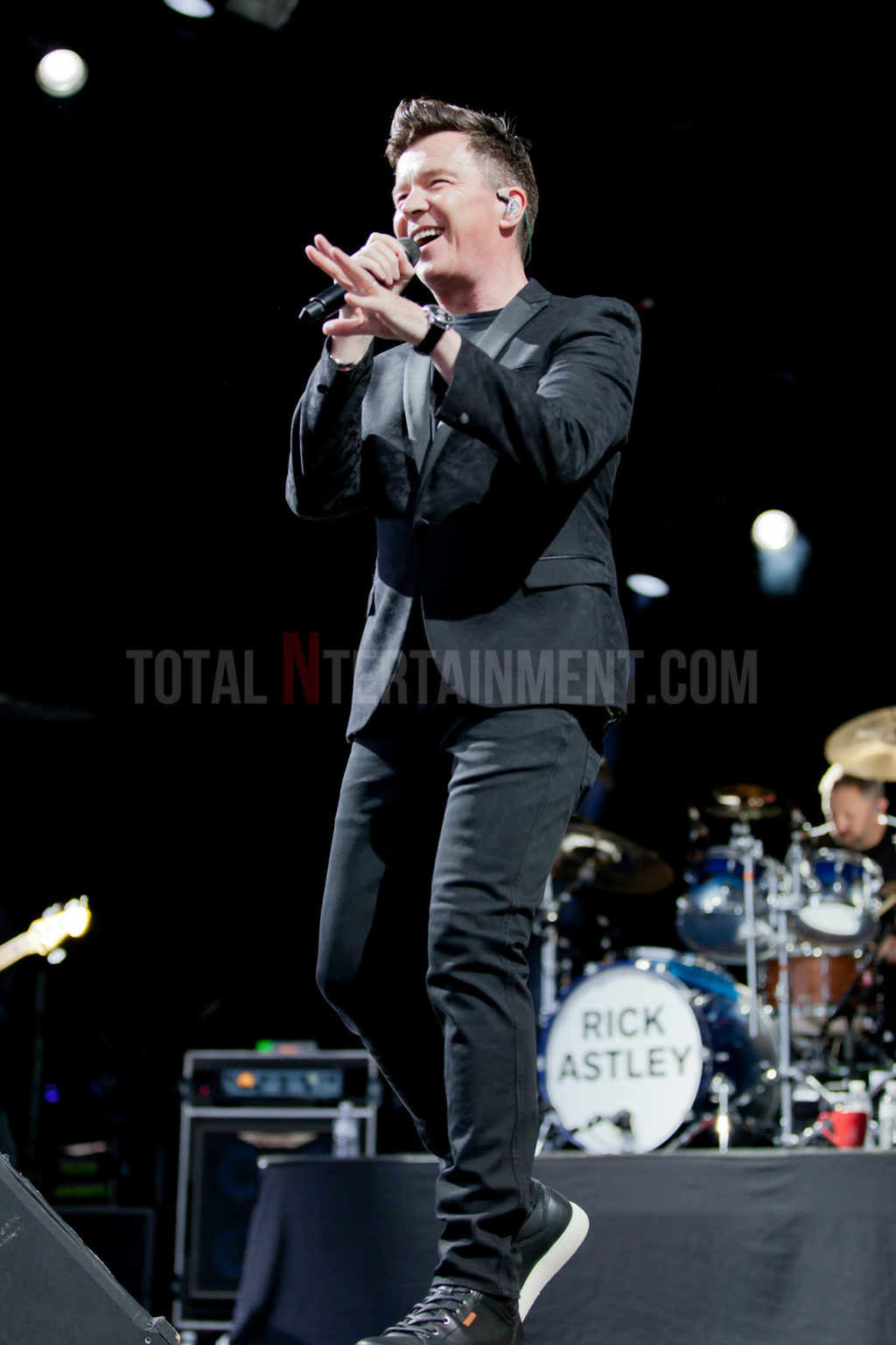 Rick Astley, Haydock Racecourse, Jo Forrest, Review, TotalNtertainment, Music