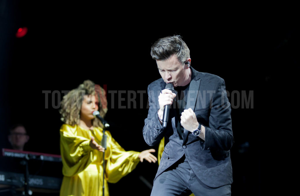 Rick Astley, Haydock Racecourse, Jo Forrest, Review, TotalNtertainment, Music