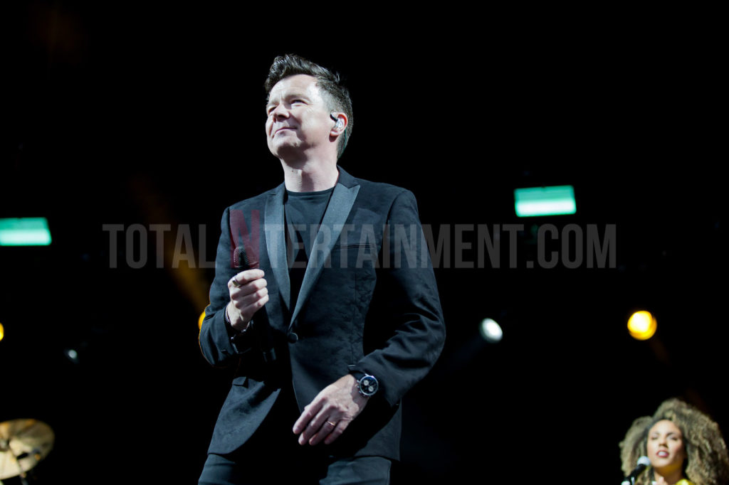 Rick Astley, Haydock Racecourse, Jo Forrest, Review, TotalNtertainment, Music