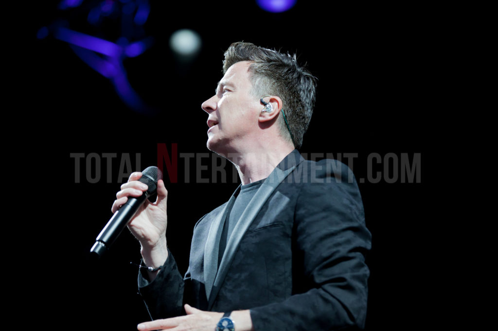 Rick Astley, Haydock Racecourse, Jo Forrest, Review, TotalNtertainment, Music