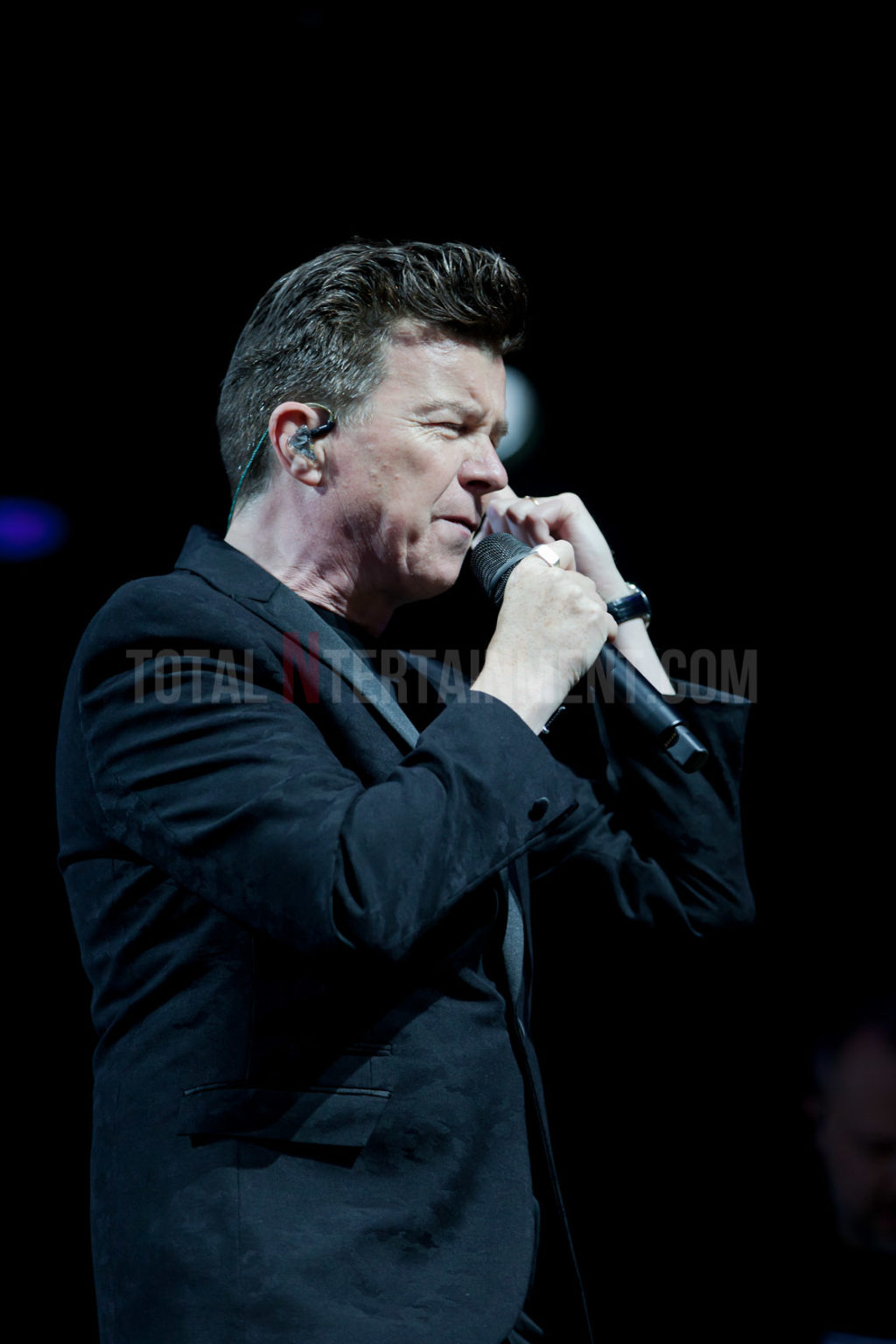 Rick Astley, Haydock Racecourse, Jo Forrest, Review, TotalNtertainment, Music